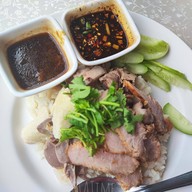 ข้าวมันไก่ลมหวล ตลาด (ถนนพระทรง)