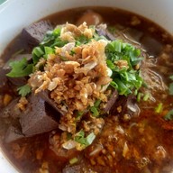บ้านเตี๋ยวไก่ ป่าแดง
