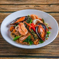 ติดใจ กะเพราตามสั่ง รันเวย์ มาเก็ต