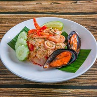 ติดใจ กะเพราตามสั่ง รันเวย์ มาเก็ต