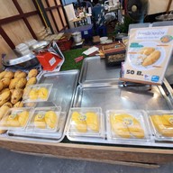 ข้าวเหนียวมะม่วง ป้าวิ หมู่บ้านเสรี สุขุมวิท77 สาขา1