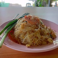 ผัดไทย อาหารตามสั่ง สวนสามแก้วคาเฟ่ หน้าโรงเรียนเมืองกระบี่