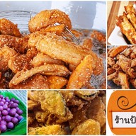 ร้านป้าเล็กกล้วยทอด  ขายทุกอย่างค่ะ ร้านกล้วยทอด ไข่เต่า บ้าบิ่น แซนวิช สลัด กาแฟ