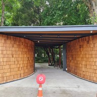 หน้าร้าน On The River Cafe’