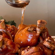 ร้านขาหมู by เติบโต. ข้างธนาคารออมสิน นครพนม