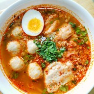จุ้ง ข้าวหมูแดง ข้าวขาหมู ในปั๊มน้ำมัน PT ถนนพุทธมณฑลสาย 5