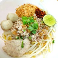 จุ้ง ข้าวหมูแดง ข้าวขาหมู ในปั๊มน้ำมัน PT ถนนพุทธมณฑลสาย 5