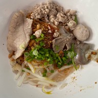 บัวไหลก๋วยเตี๋ยวต้มยำ