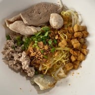 บัวไหลก๋วยเตี๋ยวต้มยำ