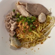 บัวไหลก๋วยเตี๋ยวต้มยำ