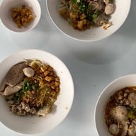 บัวไหลก๋วยเตี๋ยวต้มยำ