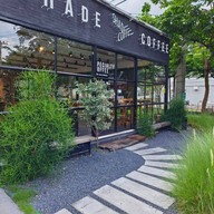 หน้าร้าน SHADE COMMUNE specialty coffee -