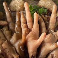 ก๋วยเตี๋ยวเรือ -ก๋วยเตี๋ยวไก่ตุ๋น  ผึ้งเตี๋ยวเรือ เจ้าแรก ไม่มีเฟรนไชร์