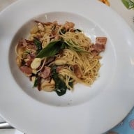 Food or drink of So Rich The Bistro