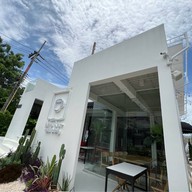 Box Bar Cafe & Dining