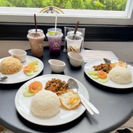 Anacolly Cafe’ & Bistro