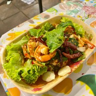 ลาภปาก (แยกไฟแดงตรอกจัทร์)