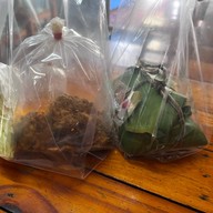 เจ๊นีปลาดุกฟู ข้าวห่อใบตอง