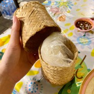 ลาภปาก (แยกไฟแดงตรอกจัทร์)