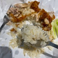 ข้าวมันไก่ข้างศาลปู่ดำ(ข้าวมันไก่แป๊ะหนึ่ง)