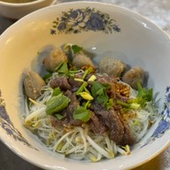 เมนูของร้าน ก๋วยเตี๋ยวเฮียธง ลูกชิ้นเนื้อวัว