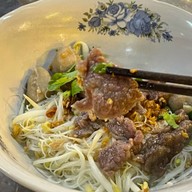 เมนูของร้าน ก๋วยเตี๋ยวเฮียธง ลูกชิ้นเนื้อวัว