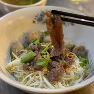 เมนูของร้าน ก๋วยเตี๋ยวเฮียธง ลูกชิ้นเนื้อวัว