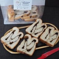 Crumbs (ครัมส์) PUNN Tower