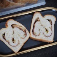 Crumbs (ครัมส์) PUNN Tower