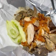 ข้าวมันไก่ข้างศาลปู่ดำ(ข้าวมันไก่แป๊ะหนึ่ง)