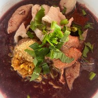 ก๋วยเตี๋ยวเรือหมูตุ๋นเจ๊นา บ้านพรุ
