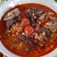 เฮือนยายอ่อง ข้าวซอย น้ำเงี้ยว กะเพราโบราณ