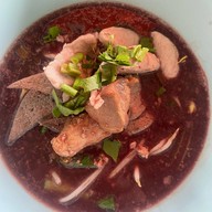ก๋วยเตี๋ยวเรือหมูตุ๋นเจ๊นา บ้านพรุ