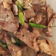หมูหลบเเดด -