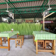 บรรยากาศ รู้เองจ๊ะ อาหารตามสั่ง