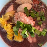 ก๋วยเตี๋ยวเรือหมูตุ๋นเจ๊นา บ้านพรุ