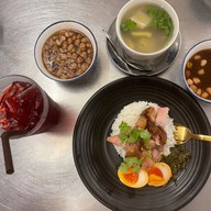 เมนูของร้าน ขาหมูกระทะทอง(ต้มถั่ว) คลองสาน - เจริญนคร - ตากสิน