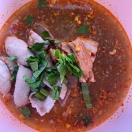 ก๋วยเตี๋ยวเรือหมูตุ๋นเจ๊นา บ้านพรุ