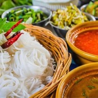 ยำ ตลาดลานทราย