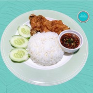 เมนูของร้าน พิราเก้น ข้าวไก่กรอบซอสน้ำปลา 75