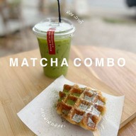 คลังไม้ slowbar café