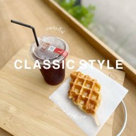 คลังไม้ slowbar café