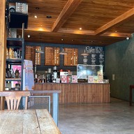 Wawee Bistro By Mama's Kitchen ท่ากระดาษริมเหมือง