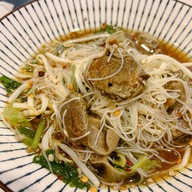 เมนูของร้าน แดงราชา ก๋วยเตี๊ยวหมู-เนื้อตุ๋น ซอยพยอม22