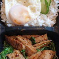 กะเพราพริกแห้ง สะพานพระนั่งเกล้า