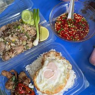 เมนูของร้าน Lonlan Kitchen กำนันแม้น 6