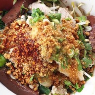 ก๋วยเตี๋ยวเรือ -ก๋วยเตี๋ยวไก่ตุ๋น  ผึ้งเตี๋ยวเรือ เจ้าแรก ไม่มีเฟรนไชร์