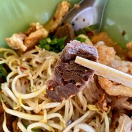 ก๋วยเตี๋ยวโบราณกากหมูทรงเครื่อง