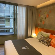 Samsen The Street Hotel