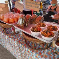 เมนูของร้าน น้องแฝดทอดมันหน่อกะลาเกาะเกร็ด